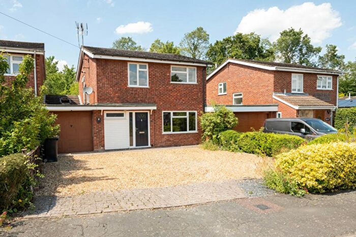 4 Bedroom Link Detached House For Sale In Brooklands Road, Riseley, MK44