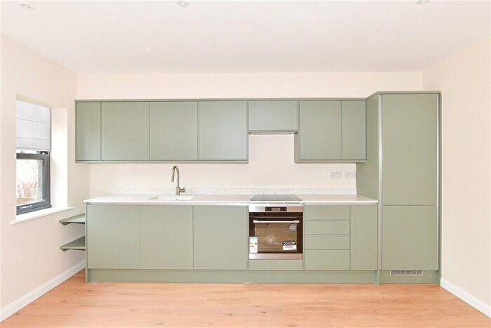 2 Bedroom Maisonette For Sale In Mount Street, Dorking, Surrey, RH4