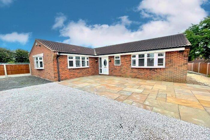 3 Bedroom Detached Bungalow To Rent In Station Court, Sheffield, S25