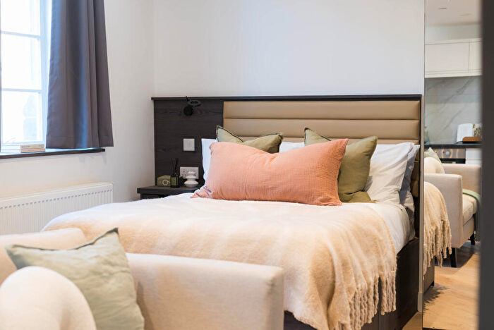 Apartment To Rent In Apt, Churchill House Residence #, LG10