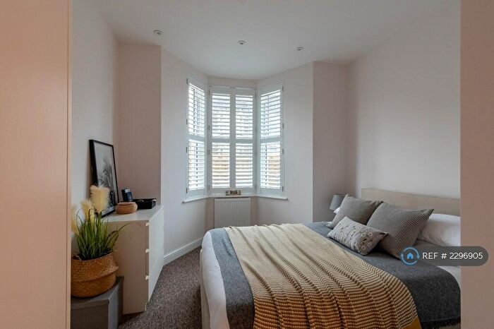 1 Bedroom Flat To Rent In Cynthia Road, Bath, BA2