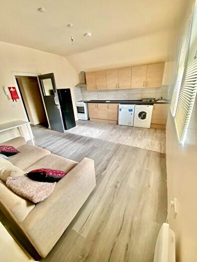 2 Bedroom Flat To Rent In Cape Hill, Birmingham, B66