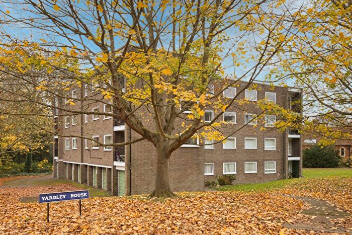 2 Bedroom Flat For Sale In Francis Road, Broadstairs, Kent, CT10