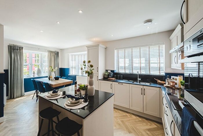 3 Bedroom Detached House For Sale In Harrison Drive, SN7