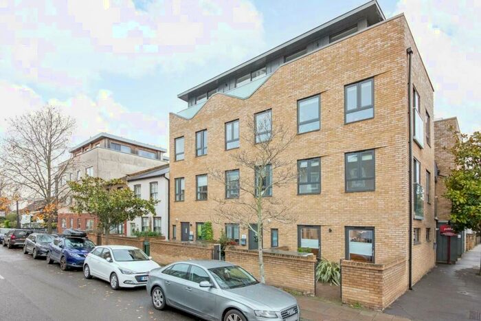 2 Bedroom Apartment To Rent In Silvester Road, East Dulwich, London, SE22