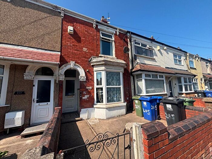 3 Bedroom Terraced House For Sale In Welholme Road, Grimsby, DN32
