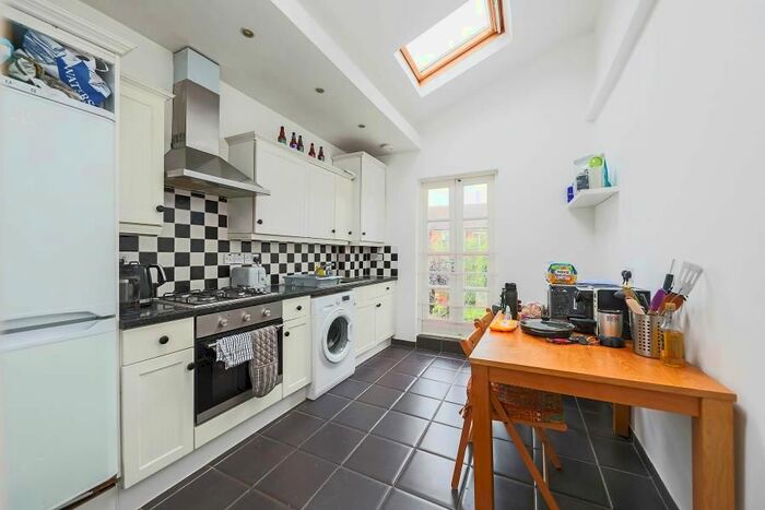 2 Bedroom Flat To Rent In Clifden Road, Brentford TW8