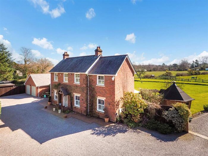 4 Bedroom Detached House For Sale In Romsey Road, Copythorne, Hampshire, SO40