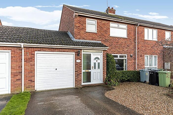 3 Bedroom Semi-Detached House To Rent In Moray Close, Stamford, Lincolnshire, PE9