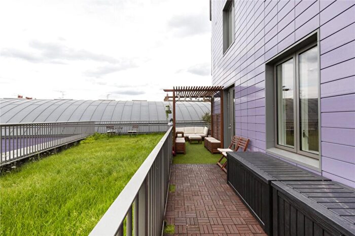 2 Bedroom Apartment To Rent In Esther Anne Place, London, N1