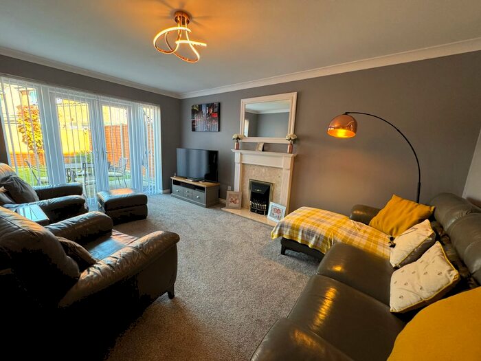 4 Bedroom Detached House For Sale In Chervil Close, Biggleswade, SG18