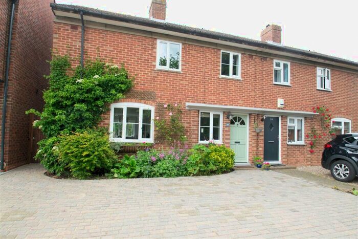 3 Bedroom Semi-Detached House For Sale In Fieldside Road, Pulloxhill, MK45