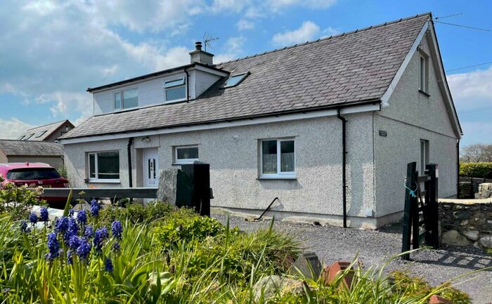 4 Bedroom Bungalow For Sale In Penisarwaun, Caernarfon, Gwynedd, LL55