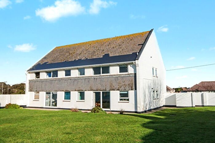 2 Bedroom Apartment To Rent In Sea Road, Milford On Sea, SO41