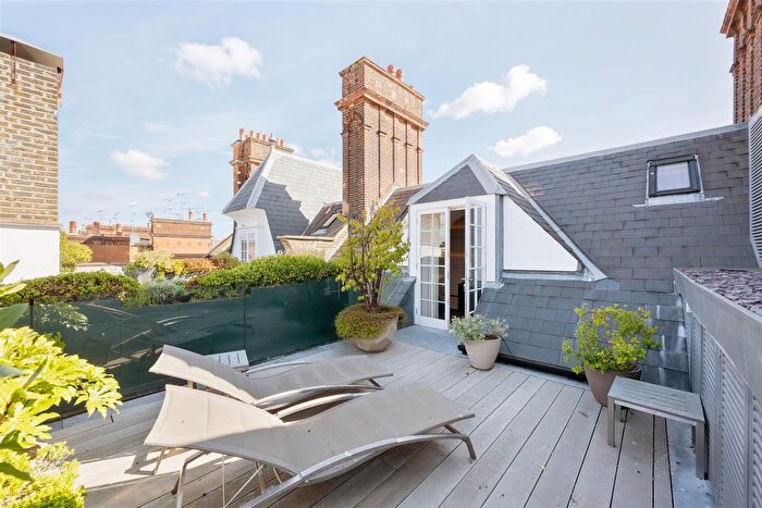 3 Bedroom Flat For Sale In Cadogan Square, Knightsbridge, SW1X