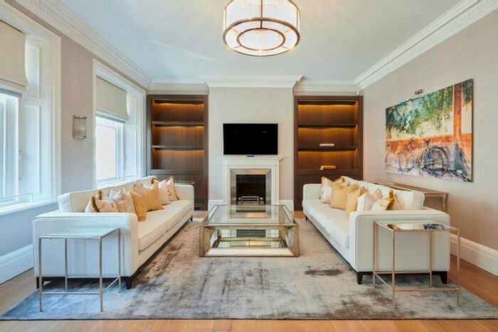 3 Bedroom Flat To Rent In Duke Street, London, W1K