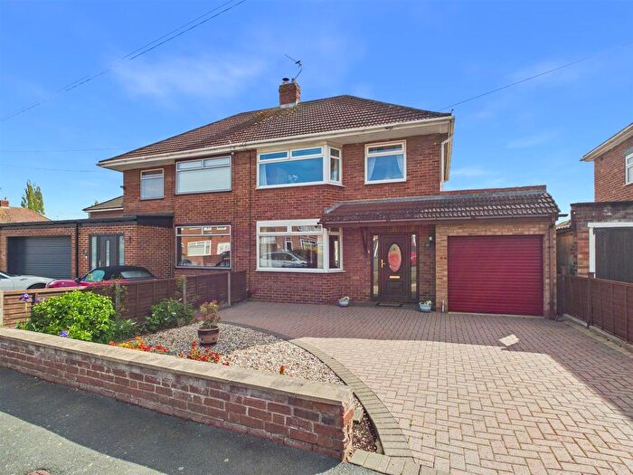 3 Bedroom Semi Detached House For Sale In Park Avenue, Longlevens, Gloucester, GL2