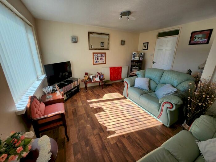 3 Bedroom Terraced House For Sale In Byland, Halifax, HX2