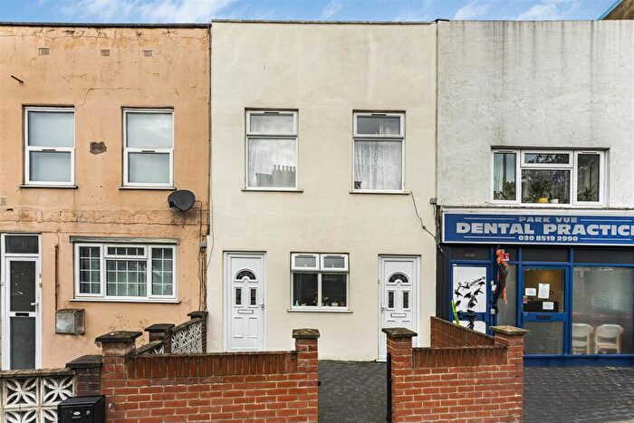 2 Bedroom Maisonette For Sale In Cann Hall Road, Leytonstone, London, E11