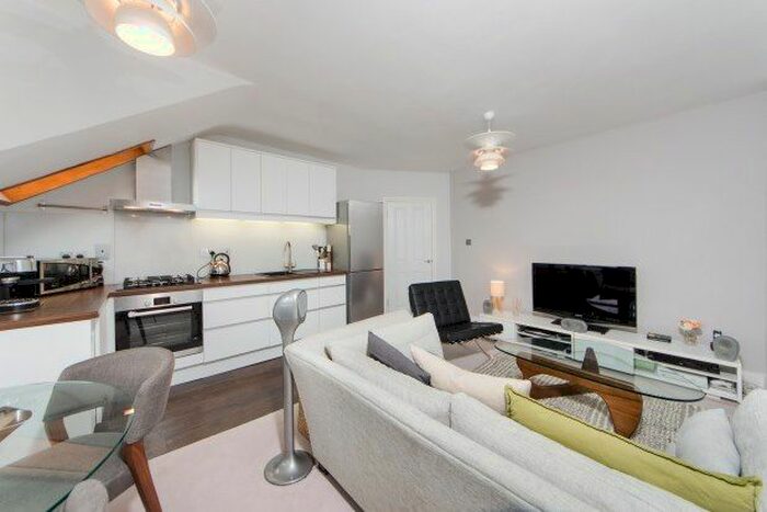 2 Bedroom Flat To Rent In 75 Gunterstone Road, London W14