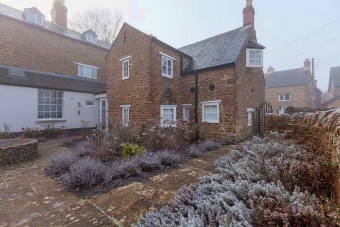 1 Bedroom Apartment To Rent In Meadow Drive, Middleton Cheney, OX17