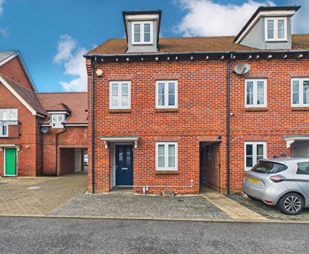 4 Bedroom Town House For Sale In Kingshill Crescent, High Wycombe, Buckinghamshire, HP13