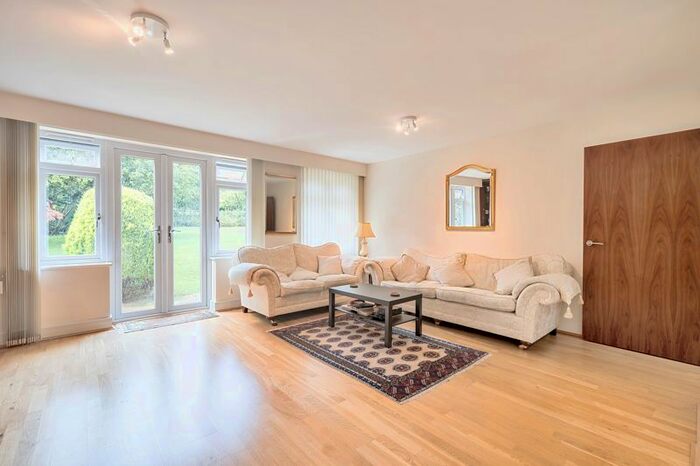 2 Bedroom Flat To Rent In Wakeling Court, Foxley Lane, West Purley, CR8