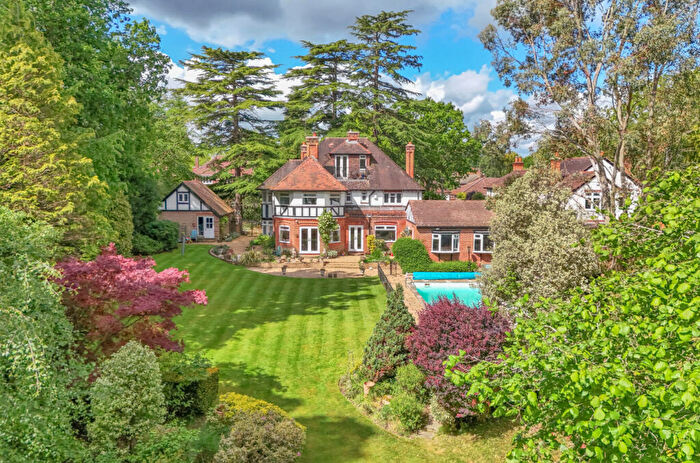 5 Bedroom Detached House For Sale In Avenue Road, Farnborough, Hampshire, GU14