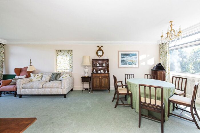 3 Bedroom Flat For Sale In Park Close, Holland Park, W14
