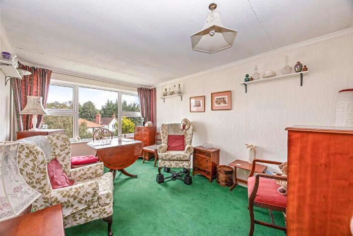 1 Bedroom Flat For Sale In Willbury Avenue, Hove, BN3