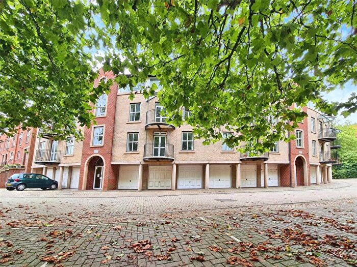 2 Bedroom Flat To Rent In Alcantara Crescent, Southampton, Hampshire, SO14