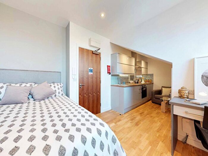 Apartment To Rent In Apt, Onyx Residence #, S2
