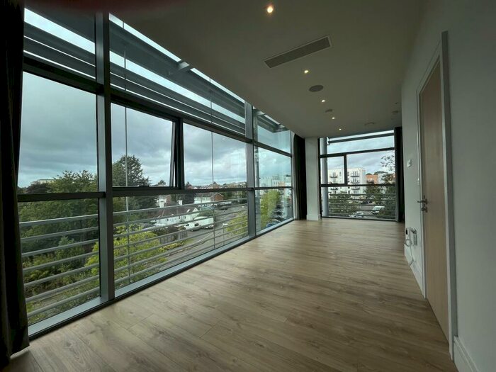 Apartment To Rent In Addlestone, KT15