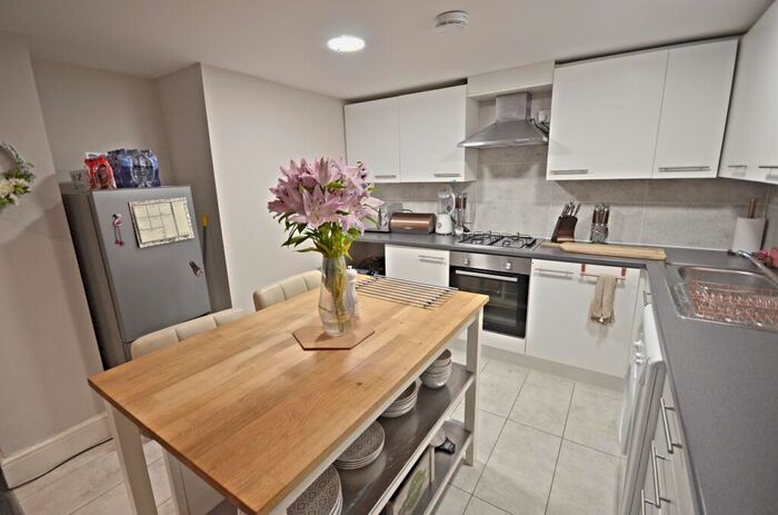 1 Bedroom Apartment To Rent In High Street, Burnham, SL1