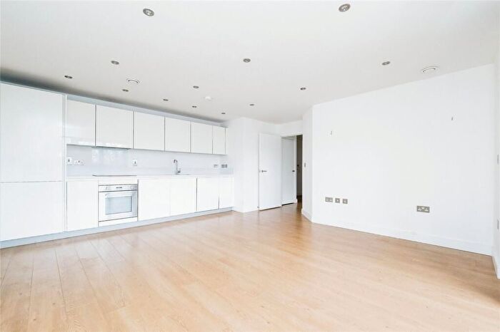 2 Bedroom Flat To Rent In Eastlake Road, London, SE5