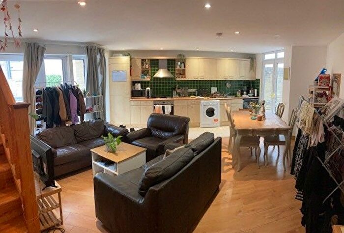 5 Bedroom Semi-Detached House To Rent In Tabley Road, Holloway, Islington, North London, N7