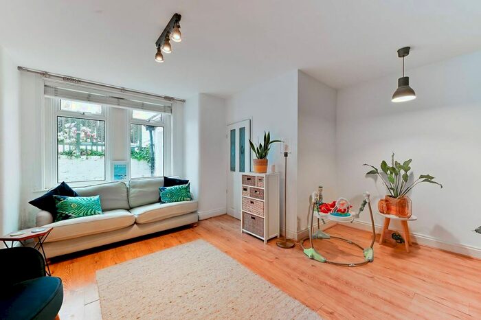 2 Bedroom Flat To Rent In Croydon Road, London, , Penge, London, SE20