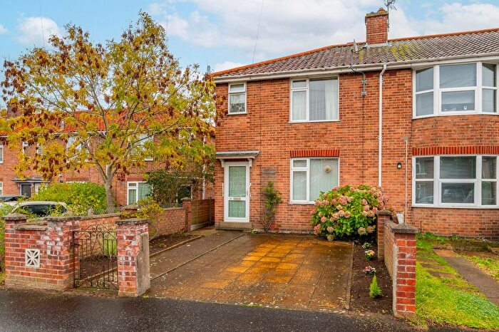 3 Bedroom End Of Terrace House For Sale In Bixley Close, Norwich, NR5
