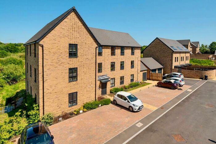 2 Bedroom Apartment To Rent In Semington Strand, Wichelstow, SN1