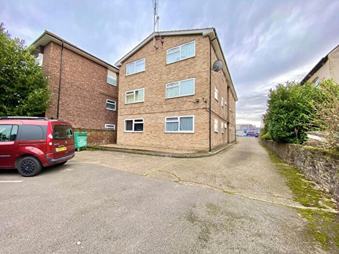 Studio For Sale In Pear Trees, Trout Road, West Drayton, Middlesex, UB7