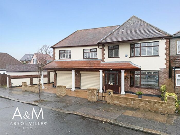 4 Bedroom Detached House For Sale In Chadacre Avenue, Clayhall, IG5