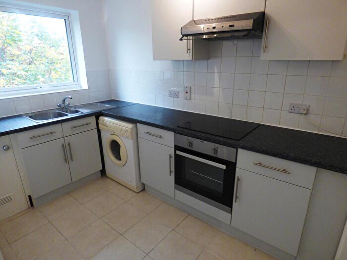 1 Bedroom Flat To Rent In Gurney Close, Barking, IG11