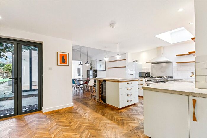 3 Bedroom Detached House To Rent In Kings Avenue, London, SW4