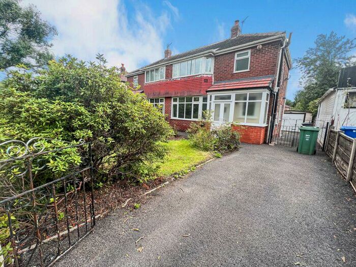 3 Bedroom Semi-Detached House To Rent In Thatch Leach Lane, Whitefield, Manchester, M45
