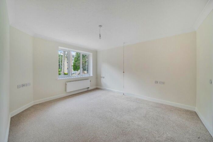 2 Bedroom Retirement Property For Sale In Melton Court, Poole, BH13