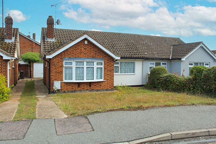 2 Bedroom Semi-Detached Bungalow For Sale In Windsor Gardens, Wickford, SS11