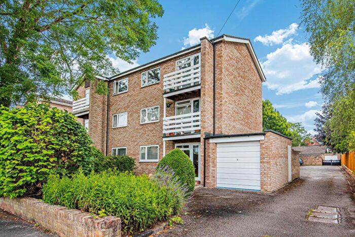 2 Bedroom Apartment To Rent In Hernes Close, Oxford, OX2