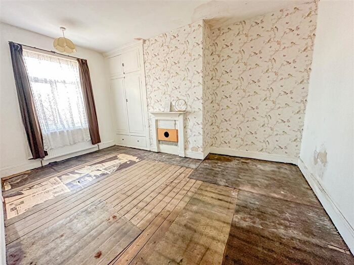 2 Bedroom End Terrace House For Sale In Birkby Lodge Road, Huddersfield, HD2