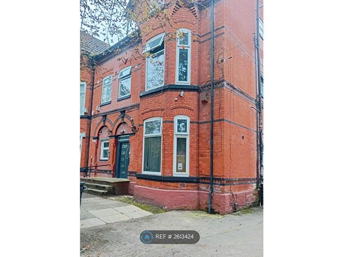 3 Bedroom Flat To Rent In Polygon Road, Manchester, M8