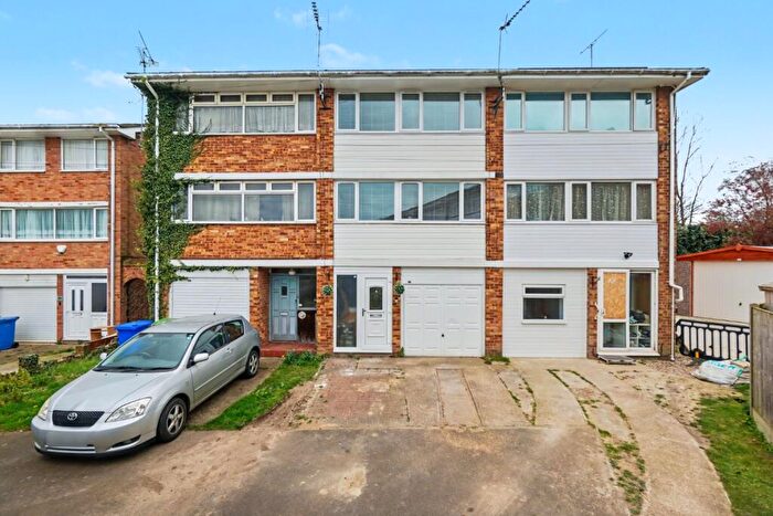 3 Bedroom Town House For Sale In Millfield, Sittingbourne, Kent, ME10